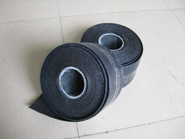沥青路面使用贴缝带施工的具体步骤
